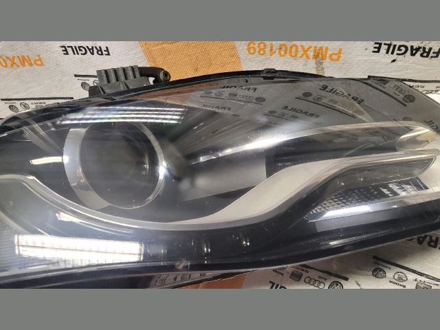 bontott AUDI A4 B8 Jobb Xenon Fényszóró