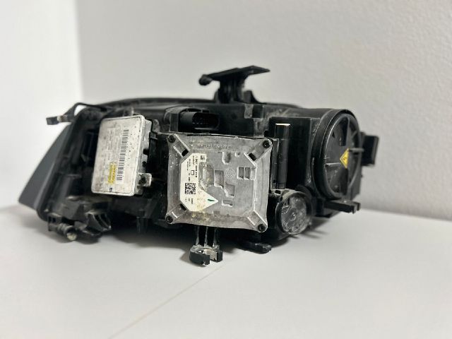 bontott AUDI A4 B8 Jobb Xenon Fényszóró