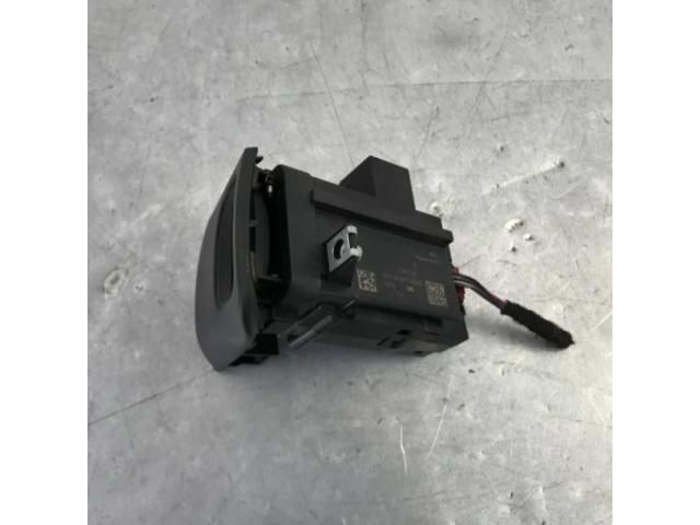 bontott AUDI A4 B8 Kártyaolvasó