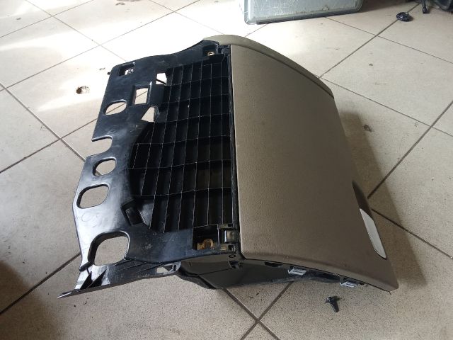 bontott AUDI A4 B8 Kesztyűtartó