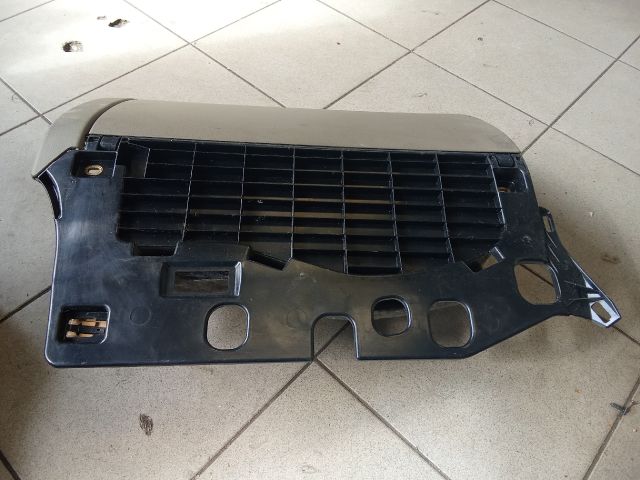 bontott AUDI A4 B8 Kesztyűtartó