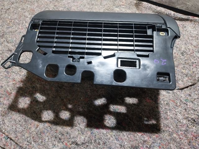 bontott AUDI A4 B8 Kesztyűtartó