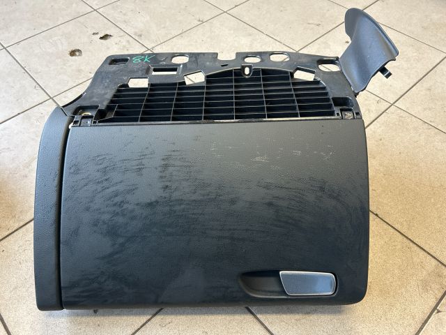 bontott AUDI A4 B8 Kesztyűtartó