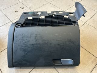 bontott AUDI A4 B8 Kesztyűtartó