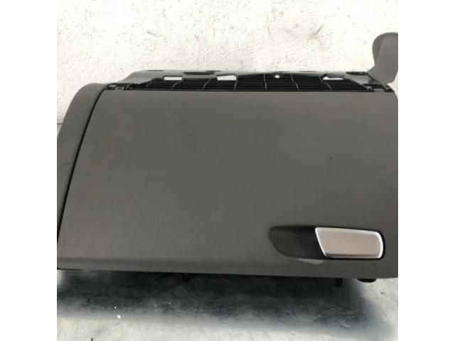 bontott AUDI A4 B8 Kesztyűtartó