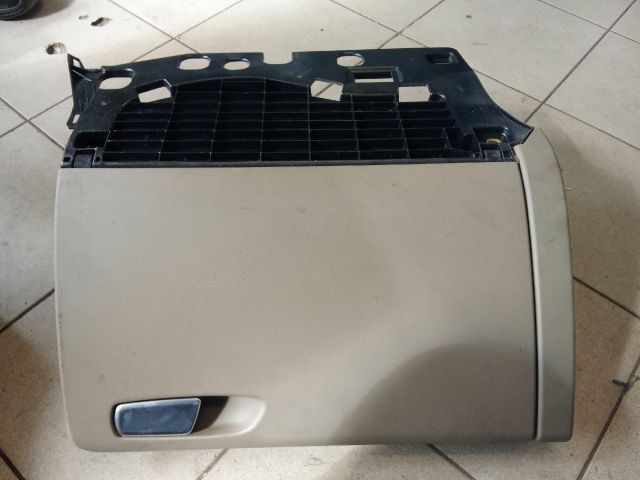 bontott AUDI A4 B8 Kesztyűtartó