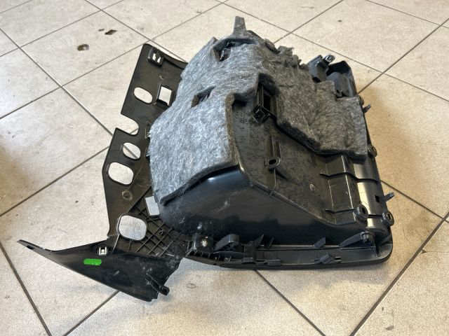 bontott AUDI A4 B8 Kesztyűtartó