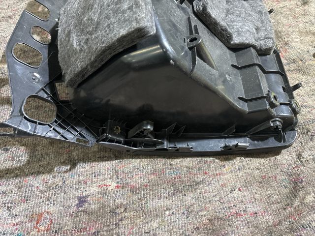 bontott AUDI A4 B8 Kesztyűtartó