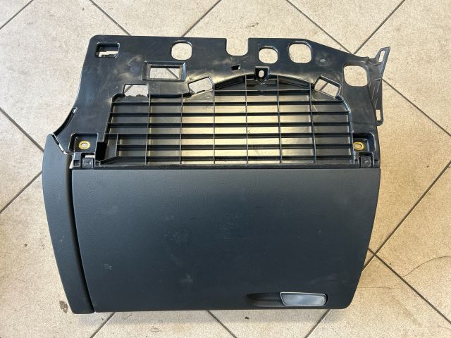 bontott AUDI A4 B8 Kesztyűtartó