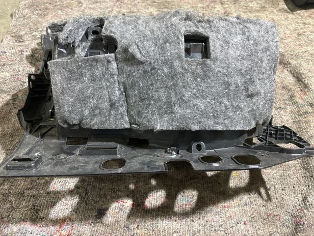 bontott AUDI A4 B8 Kesztyűtartó