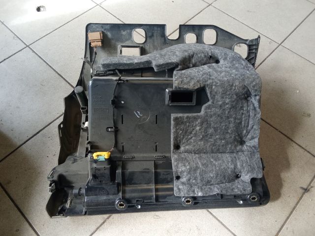 bontott AUDI A4 B8 Kesztyűtartó