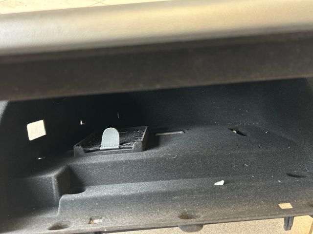 bontott AUDI A4 B8 Kesztyűtartó