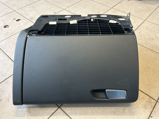 bontott AUDI A4 B8 Kesztyűtartó