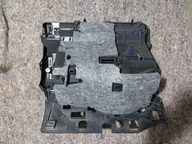 bontott AUDI A4 B8 Kesztyűtartó