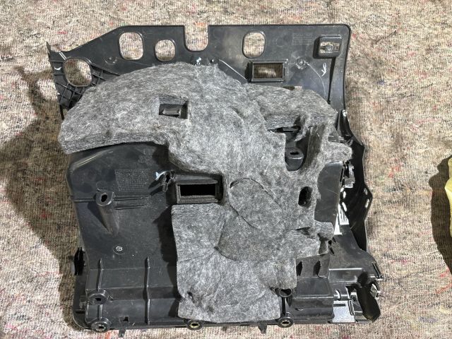 bontott AUDI A4 B8 Kesztyűtartó