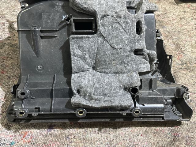 bontott AUDI A4 B8 Kesztyűtartó