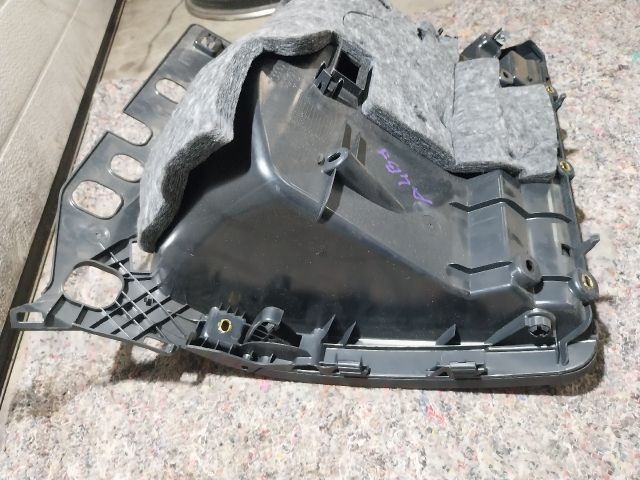 bontott AUDI A4 B8 Kesztyűtartó