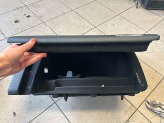 bontott AUDI A4 B8 Kesztyűtartó