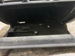 bontott AUDI A4 B8 Kesztyűtartó