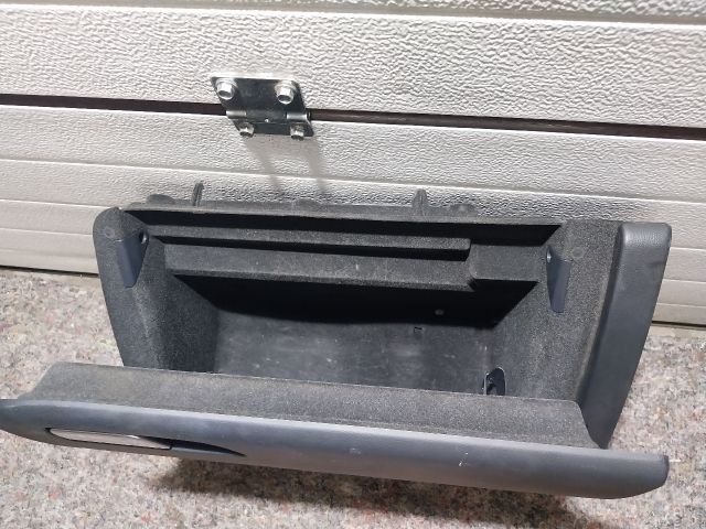 bontott AUDI A4 B8 Kesztyűtartó