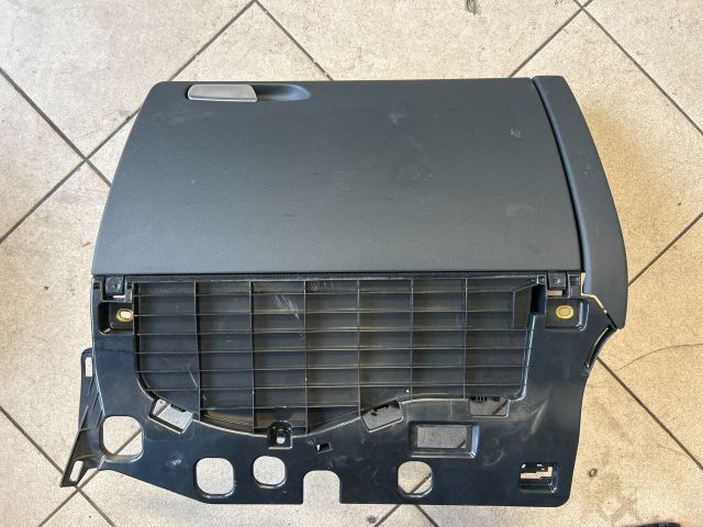 bontott AUDI A4 B8 Kesztyűtartó