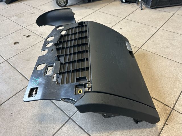 bontott AUDI A4 B8 Kesztyűtartó