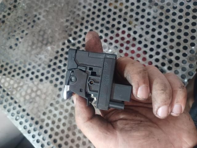 bontott AUDI A4 B8 Kézifék Kapcsoló