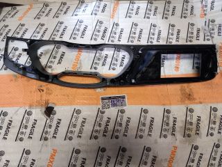 bontott AUDI A4 B8 Kilométeróra Keret