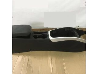 bontott AUDI A4 B8 Könyöklő