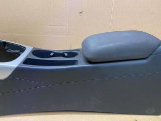 bontott AUDI A4 B8 Könyöklő