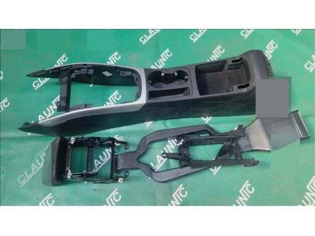 bontott AUDI A4 B8 Könyöklő