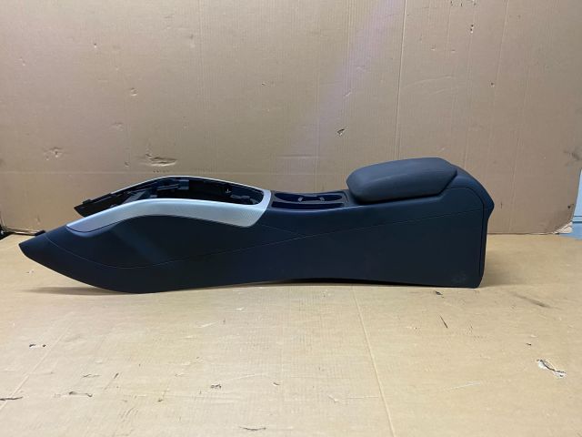 bontott AUDI A4 B8 Könyöklő