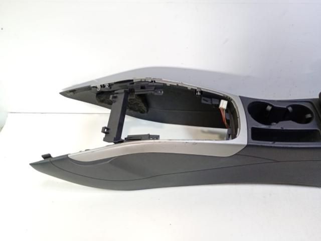 bontott AUDI A4 B8 Könyöklő