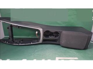 bontott AUDI A4 B8 Könyöklő