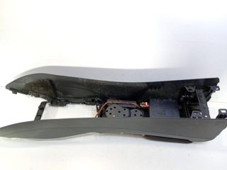 bontott AUDI A4 B8 Könyöklő