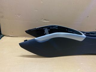 bontott AUDI A4 B8 Könyöklő