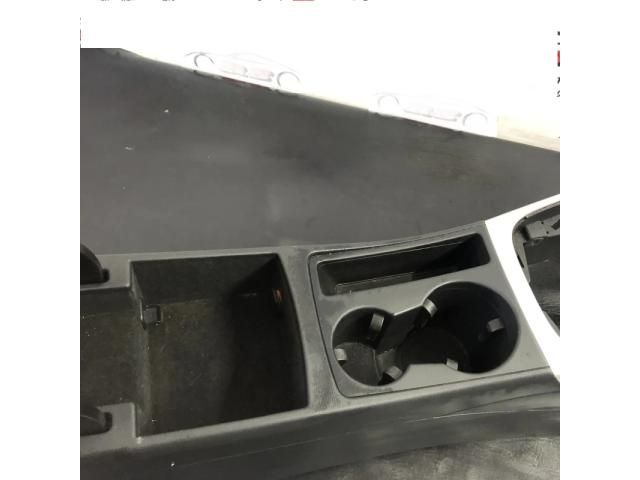 bontott AUDI A4 B8 Könyöklő