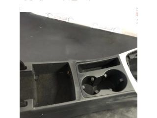 bontott AUDI A4 B8 Könyöklő