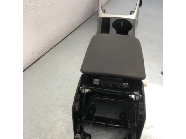 bontott AUDI A4 B8 Könyöklő