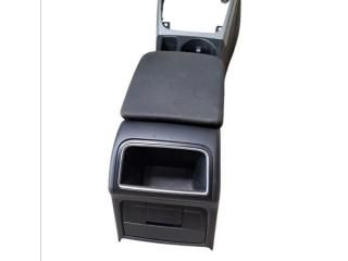 bontott AUDI A4 B8 Könyöklő