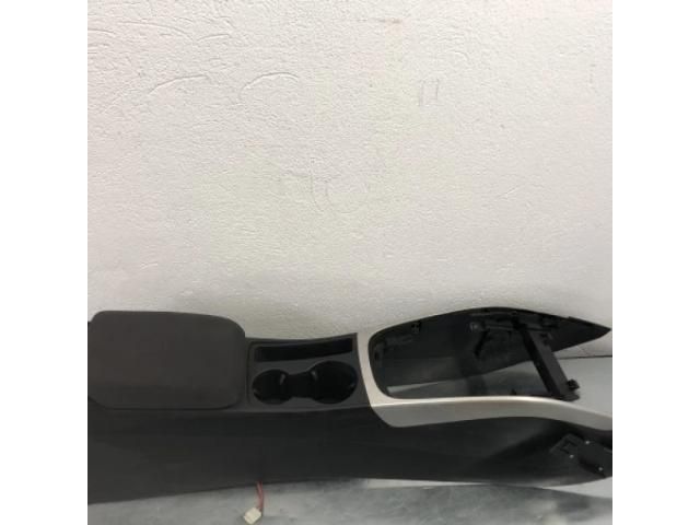 bontott AUDI A4 B8 Könyöklő