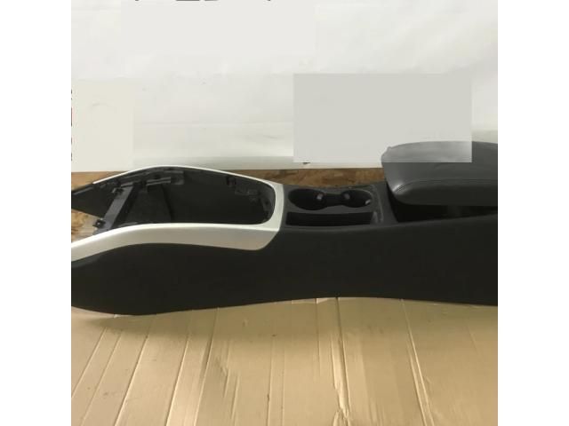 bontott AUDI A4 B8 Könyöklő