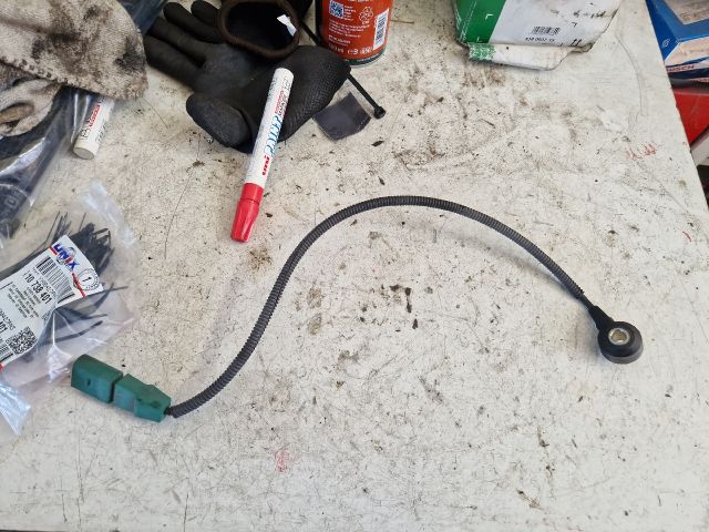 bontott AUDI A4 B8 Kopogás Jeladó