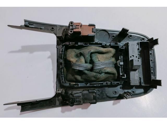 bontott AUDI A4 B8 Középkonzol Keret