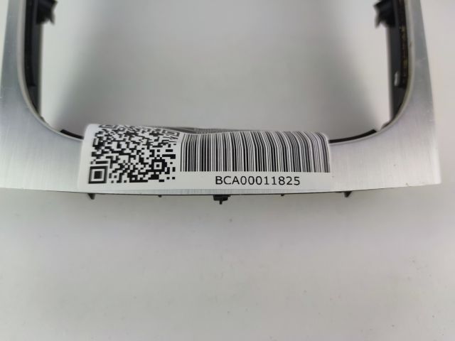 bontott AUDI A4 B8 Középkonzol Keret