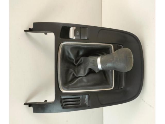 bontott AUDI A4 B8 Középkonzol Keret