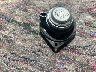 bontott AUDI A4 B8 Középső Műszerfal Hangszóró