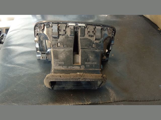 bontott AUDI A4 B8 Középső Szellőző