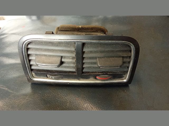 bontott AUDI A4 B8 Középső Szellőző