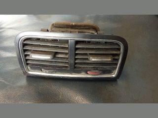 bontott AUDI A4 B8 Középső Szellőző